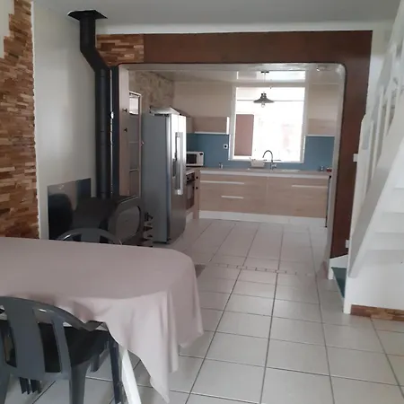 Maison Au Calme Et A Proximite De Sites Touristiques בית נופש רושפור
